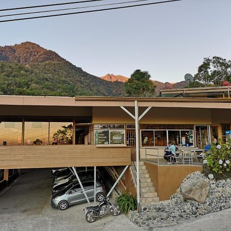 Hotel Uran Rivas Kültér fotó