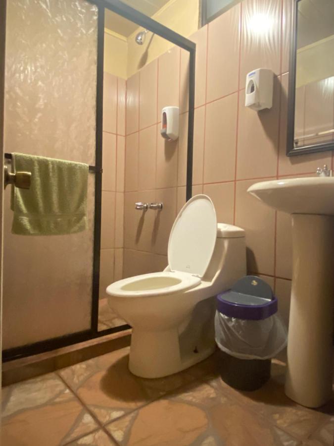 Hotel Uran Rivas Kültér fotó