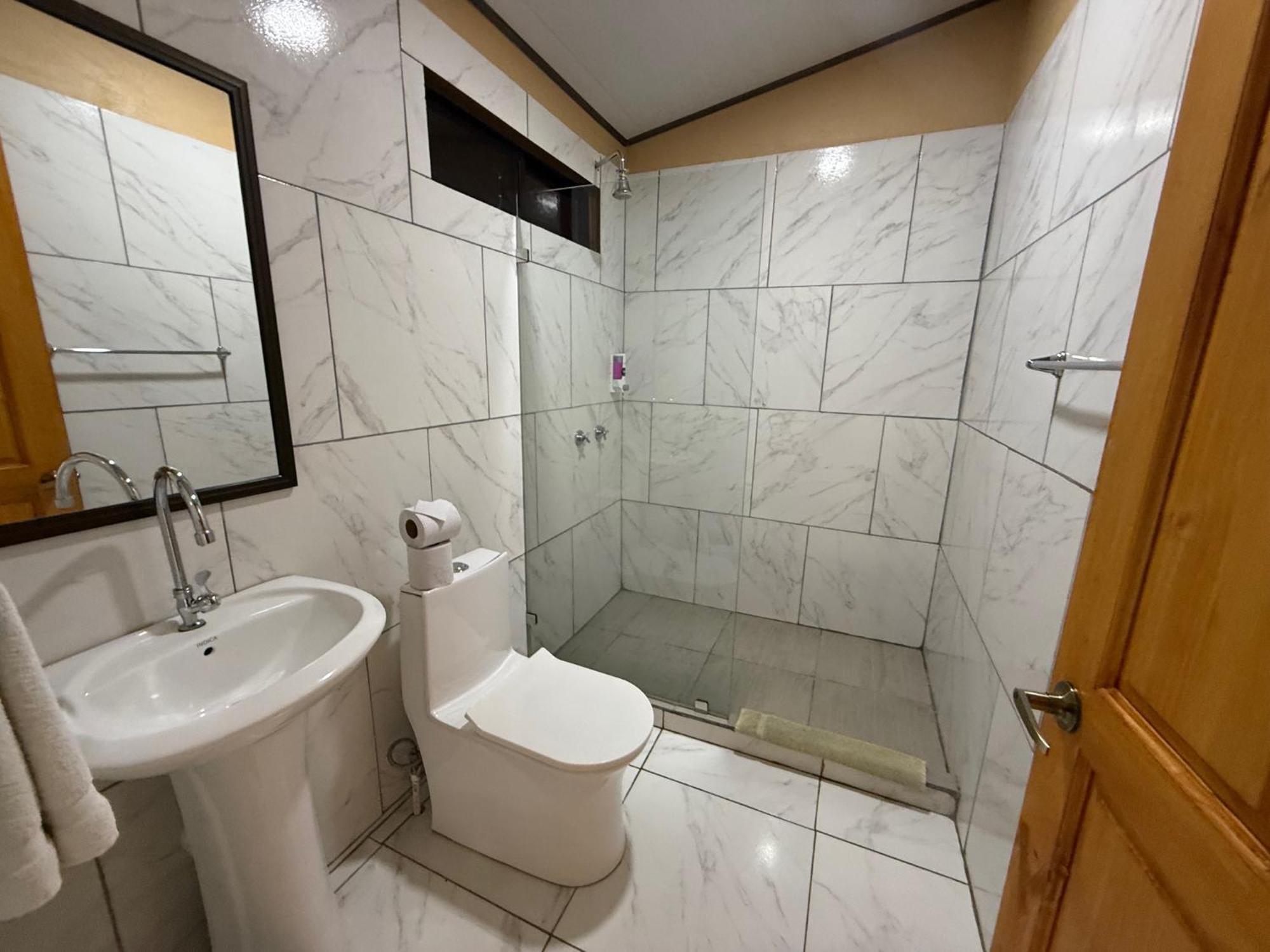 Hotel Uran Rivas Kültér fotó