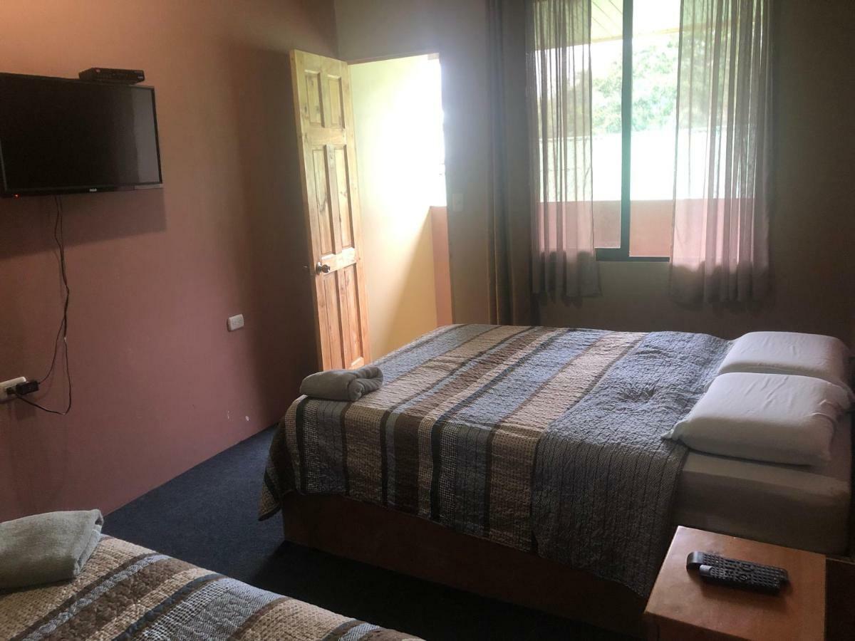 Hotel Uran Rivas Kültér fotó